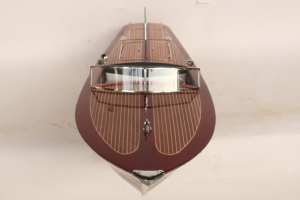 Bateau à moteur Riva Corsaro en bois fait main - Modèle de yacht italien classique vintage des années 1940 pour la décoration de la maison ou du bureau - Product Image 3