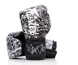 ถุงมือชกมวย FAIRTEX รุ่นล่าสุด คุณภาพพรีเมียมแบบสั่งทำพิเศษ หนังวัวแท้ ปิดแบบตีนตุ๊กแก - Product Image 5
