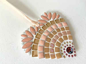 Décoration suspendue en mosaïque de verre TCE, artisanat Art Déco, cœur, fait main, ornemental, ETHEREAL BLUSH BLOSSOM - Product Image 5