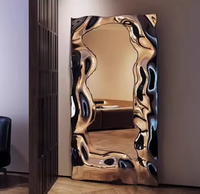 Miroir mural décoratif en métal liquide irrégulier pour la maison moderne, le salon, les projets hôteliers, sur mesure