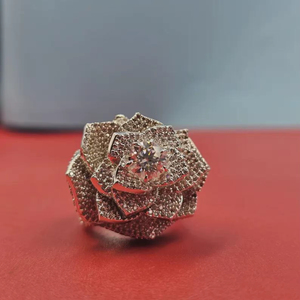 Bague Fleur en Grappe Plaqué Or Rose et Rhodium pour Femme et Unisexe, Bijou de Fiançailles, Mariage, Fête, Sertie de Griffes en Argent Sterling 925 - Product Image 4