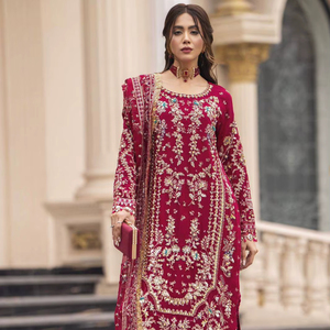 ชุดสัลวาร์ คามีซปักลายพร้อมผ้าคลุมไหล่ – งานปักดิ้นทองและเลื่อมอย่างดี เหมาะสำหรับงานแต่งงานและงานเลี้ยง ชุดสไตล์ปากีสถานสำหรับผู้หญิง - Product Image 1