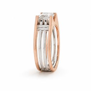 Bague solitaire en or rose 14 carats pour homme avec diamant et accent baguette, design géométrique moderne, bijoux de luxe raffinés pour mariage, fête ou usage quotidien - Product Image 3
