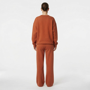 Conjunto de Chándal Casual para Mujer al por Mayor: Sudadera de Manga Larga con Hombros Caídos, Cuello Redondo y Pedrería, y Pantalones de Pierna Ancha - Product Image 3