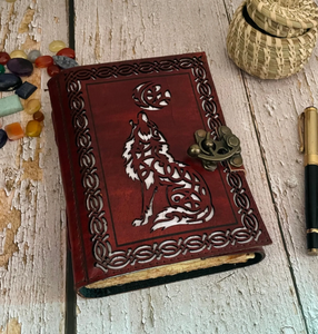 Diario Grimoire de Cuero de Lobo: Libro de las Sombras de Bruja (7x5 Pulgadas) - Product Image 1