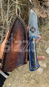 Cuchillo OEM de caza y supervivencia de hoja fija de acero de Damasco Wirecut con gancho para deshuesar, mango de resina de piña y funda de cuero, para camping, actividades al aire libre y EDC - Product Image 5