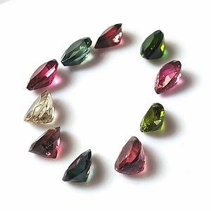 Ensemble de 10 pierres précieuses de tourmaline naturelle du Zambie calibrées, multicolores pastel, taille poire, 6x8 mm, 12,25 carats au total - Product Image 5