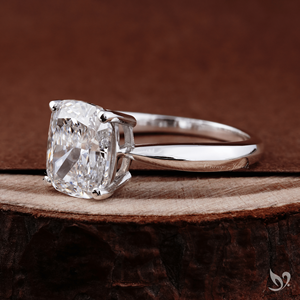Anillo de compromiso audaz de oro blanco de 10 quilates con diamante de laboratorio de 3 quilates de corte cojín alargado y tallo pellizcado, solitario. - Product Image 2
