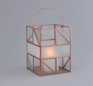 Nuevo y elegante portafaroles metálico con diseño colgante para decoración de interiores, exteriores, patio, jardín y bodas. - Product Image 5
