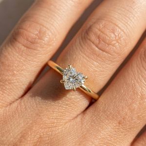 Bague de fiançailles en diamant de laboratoire taille cœur 1,00 carat, or jaune 10K, solitaire pour femme, certifiée IGI, bague de mariage de luxe - Product Image 3
