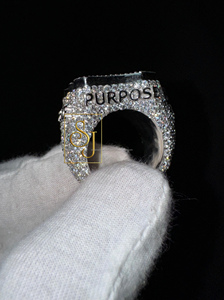 แหวนแชมป์ฮิปฮอปแบบกำหนดเองเพชรโมอิส925เพชรสีขาวชุบทองวิบวับตัวอักษรชื่อเริ่มต้นสำหรับของขวัญ - Product Image 4