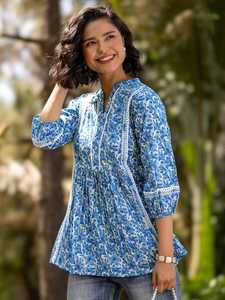 Tunique longue peplum pour femme, imprimé floral bleu et blanc, col mandarin en V, taille froncée, style bohème, pour la vente en gros aux boutiques internationales - Product Image 6