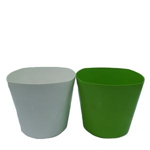 Pot de fleur carré en plastique de 18cm, jardinière élégante et durable pour jardinage intérieur et extérieur, parfait pour les plantes succulentes et les légumes. - Product Image 3