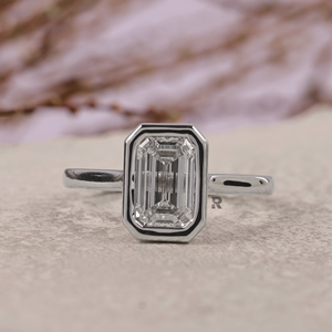 Anillo de Compromiso para Mujer Aerin con Diamante Cultivado en Laboratorio de Corte Esmeralda, 1-5CT, Color E, VS1, Certificado IGI, Oro de 10K, 14K o 18K - Product Image 1