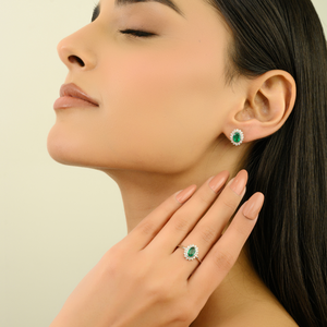 ต่างหูแบบติดหูทรงคลัสเตอร์ ดีไซน์คลาสสิกสวยงามที่สุด ประดับมรกตแซมเบียและเพชร ตัวเรือนทองคำขาวบริสุทธิ์ 14K งานแฮนด์เมด - Product Image 4