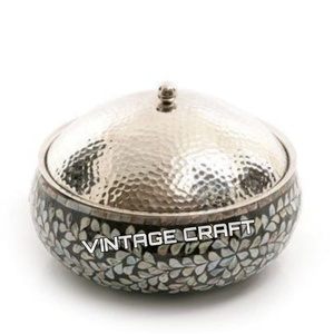 Bol de service alimentaire en nacre incrusté de style artisanal vintage, poli écologique, caractéristique animale unique, produit artisanal naturel - Product Image 1