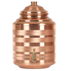 Pot Matka en cuivre à motif rayé horizontal avec robinet en laiton et couvercle, servant de distributeur d'eau et de réservoir de stockage - Product Image 1