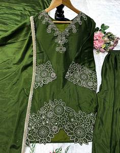 Ensemble Kurta Palazzo 3 pièces de qualité supérieure brodé pour l'hiver, longueur genou, pour femmes |   Vêtements de fête et de mariage |   Prêt-à-porter - Product Image 4