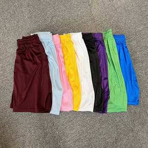 Pantalones Cortos Deportivos Personalizados de Malla Transpirable y Ligeros, Fabricante OEM, con Cordón Ajustable, Rayas, Poliéster/Nailon, para Baloncesto - Product Image 1