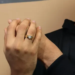 Bague signet 1 carat en diamant taille princesse, design spécial pour homme, pour fiançailles et mariage, de fournisseur et fabricant indien. - Product Image 2