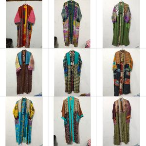 Robe longue kimono vintage en soie indienne pour femme, avec ceinture, style bohème, douce, pour l'été, idéale comme vêtement de nuit, robe de chambre, robe de demoiselle d'honneur ou de maternité, à ouverture frontale. - Product Image 1