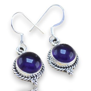 Pendientes de Aro Delicados de Plata de Ley 925 con Amatistas Naturales de Corte Redondo Brillante Engastadas en Bisel, Pendientes de Aro Elegantes - Product Image 4