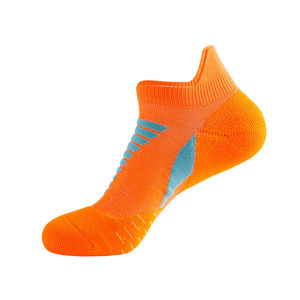 Chaussettes courtes de sport respirantes de couleur unie, chaussettes de sport décontractées à coupe basse, fabriquées au Pakistan, de haute qualité, en vente - Product Image 2