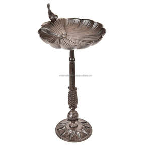 Grand bassin décoratif en métal pour oiseaux, design classique, robuste, sur piédestal, résistant à la rouille, pour jardin extérieur. - Product Image 4