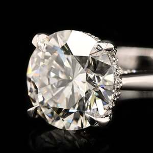 Fournisseur de bijoux de luxe VVS DIAM, bague en or 14 carats avec moissanite, coupe brillante, pavé caché, griffes d'aigle - Product Image 3