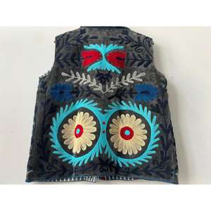 Gilet court sans manches en velours de coton brodé Suzani de haute qualité, vêtement d'extérieur de luxe style bohème, cadeau pour elle - Product Image 2