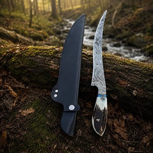 Couteau à filet en acier damas fait main avec manche en bois de cerf et étui en cuir - Product Image 1