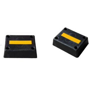 Defensa de PU Montada en Pared para Protección de Atracado de Vehículos Pesados en Almacenes y Centros Logísticos - Product Image 1