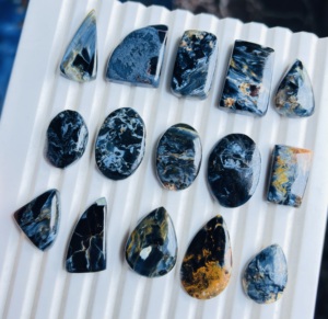 พลอยพีเทอร์ไซต์ธรรมชาติ ASHU GEMS แบบคาโบชอง ขัดเงาด้วยมือ คริสตัลควอตซ์แบบหลวม หินกึ่งมีค่าสำหรับการบำบัดรักษา - Product Image 2