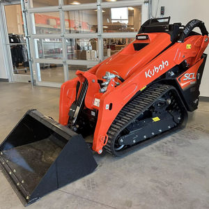 รถตักล้อยางขนาดเล็ก Kubota SCL1000 เครื่องยนต์ดีเซล ขายดี รถตักตีนตะขาบขนาดกะทัดรัด พร้อมบุ้งกี๋ รถแทรกเตอร์ขนาดเล็ก ได้รับการรับรองมาตรฐาน EPA แบบยืนขับ - Product Image 1