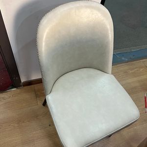 Set di 4 Sedie Senza Braccioli in Pelle Beige per Cucina, Ristorante, Soggiorno e Sala Riunioni con Gambe in Metallo - Product Image 1