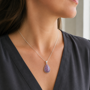 Collier pendentif poire en Lépidolite en argent sterling 925 avec cabochon lilas et chaîne câblée pour la vente en gros - Product Image 5