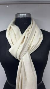 Écharpe en coton et lin tissée à la main, élégant accessoire textile pour boutiques, marques de mode, cadeaux, événements et vente en gros. - Product Image 2