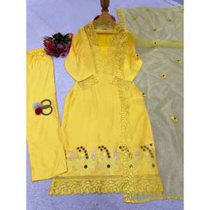 ชุดออกงานสวยงาม เสื้อและกางเกงพร้อมผ้าคลุมไหล่ ไซส์ XL ชุดหรูหรา - Product Image 1