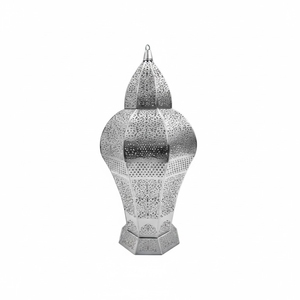 Farol colgante de hierro plateado de estilo marroquí de lujo, portavelas decorativo de metal calado para decoración del hogar y eventos. - Product Image 1