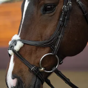 Elegante Brida de Doma Premium con Acolchado de Cuero Color Bronceado, Detalles de Cristal y Riendas de Tela, Duradera y Atractiva, Precio al por Mayor - Product Image 2