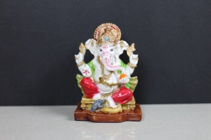 Statue artisanale en résine du Dieu Ganesha par Nirmala Handicrafts |   Couronne décorative traditionnelle pour idole de Ganesha, motif souris colorée - Product Image 2