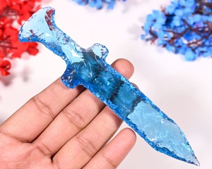 Espada de Cristal Azul, Cuchillo Decorativo para el Hogar, Escultura de Daga de Cristal, Arte Hecho a Mano, Regalo de Feng Shui, Pieza Coleccionable - Product Image 1