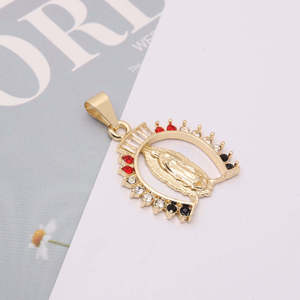 Colgante de Oro Nuestra Señora de Guadalupe con Gema Cultivada en Laboratorio, Amuleto Religioso de la Virgen María, Joyería Fina de Lujo Chapada en Oro para Mujer - Product Image 3