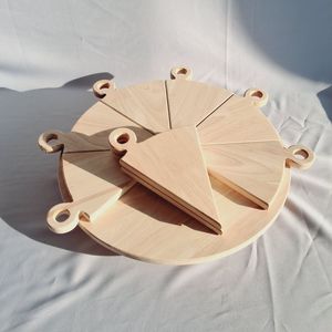 Plateau à pizza en bois professionnel pour restaurants, cafés, pizzerias et hôtels, idéal pour la présentation de pizzas italiennes sur table. - Product Image 1