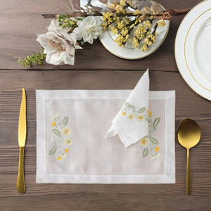 Juego de Manteles Individuales y Servilletas Bordados Lavables Personalizados al por Mayor, con Diseño de Margaritas, de Algodón Blanco con Dobladillo, para el Hogar, Bodas y Eventos - Product Image 1