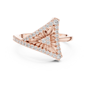 Bague de luxe triangulaire sertie de diamants pour femme |   Design géométrique soleil couchant |   Sertissage micro-pavé |   Bague en moissanite - Product Image 1