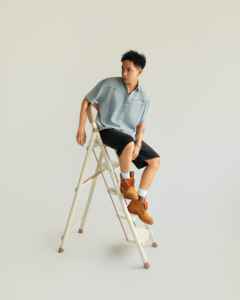 Chemises en jean boutonnées de style boxy pour hommes et femmes, fabrication OEM ODM, usine de vêtements vietnamienne au Vietnam. - Product Image 2