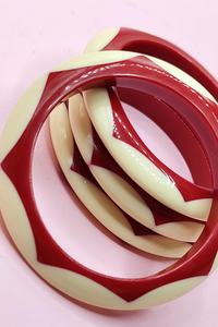 Bijoux en résine aux tendances modernes : Bracelets et breloques en résine pour femmes, accessoires de mode élégants, artisanat en résine stylé - Product Image 6