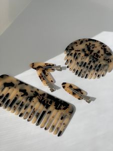 Peignes en corne de buffle naturelle de qualité supérieure, peignes à dents larges en bois de santal, peignes à cheveux en corne naturelle à dents larges pour boucler les cheveux, bon prix - Product Image 2