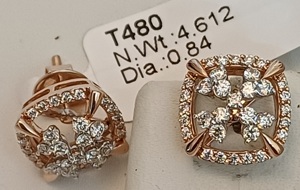 Elegantes Pendientes de Oro de 14K con Diamantes en Forma de Racimo, Marco Cuadrado y Motivo Floral para Compromisos Nupciales y Eventos Especiales - Product Image 4